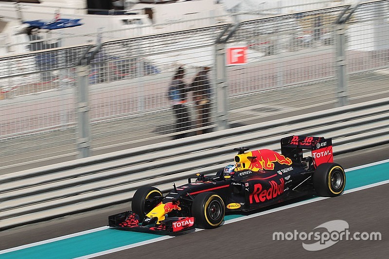 【F1アブダビGP】リカルド、二日目以降のペースアップに自信。「メルセデスに挑戦できる」