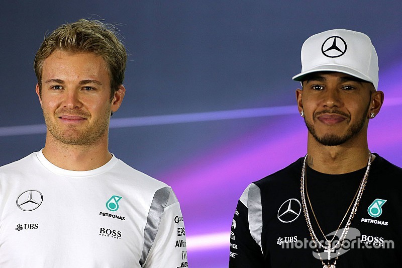 Nico Rosberg, Mercedes AMG F1, Lewis Hamilton, Mercedes AMG F1 lors de la conférence de presse de la FIA