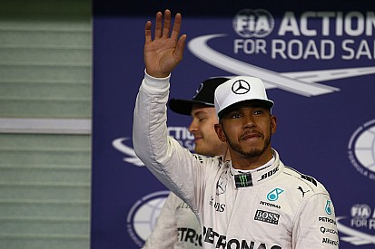 Hamilton derrota Rosberg e crava 61ª pole em Abu Dhabi