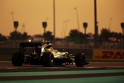 Focado, Hamilton comemora pole “sob controle” em Abu Dhabi