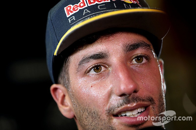 3º, Ricciardo destaca "oportunidade" com supermacios