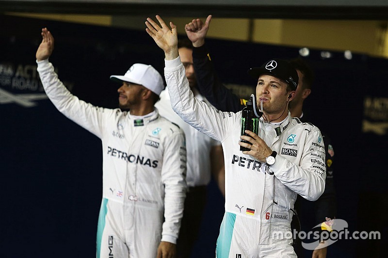 Nico Rosberg, Mercedes AMG F1 con Lewis Hamilton, Mercedes AMG F1