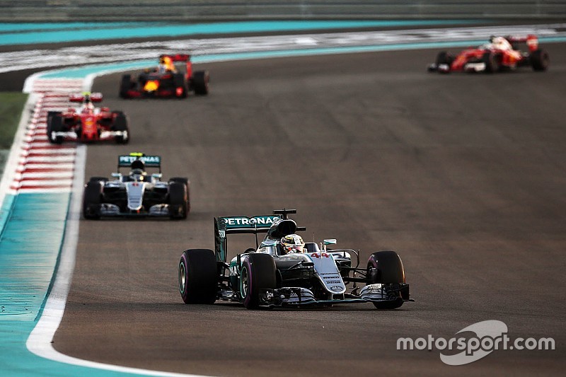 "Schmutzige Tricks": Sebastian Vettel kritisiert Verhalten von Lewis Hamilton