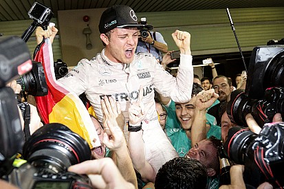 Festa de Rosberg e adeus de Massa: imagens do domingo