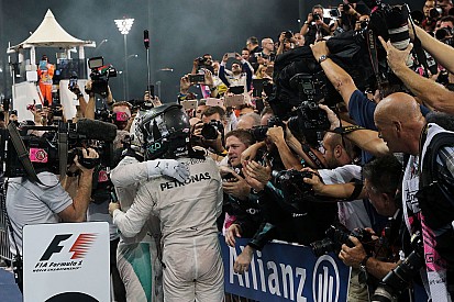 Lluvia de felicitaciones al nuevo campeón, Nico Rosberg