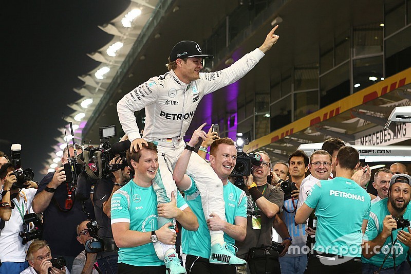 Галерея: как Росберг и Mercedes отпраздновали победу в чемпионате