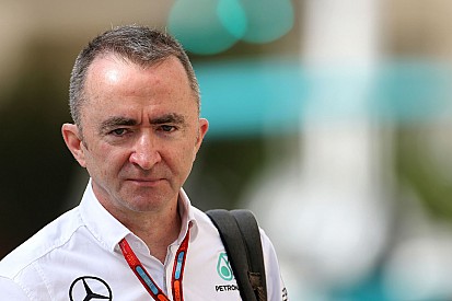 Hamilton ignoró las órdenes de más alta escala en Mercedes