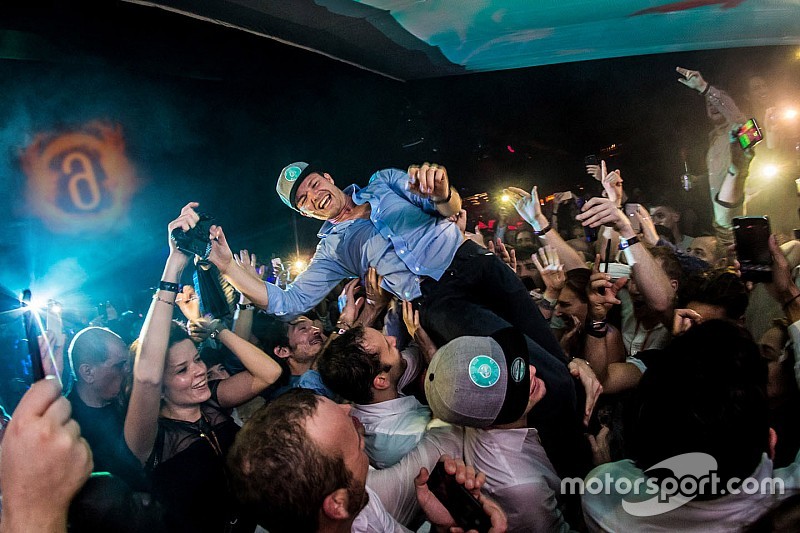 Así fue la fiesta de Nico Rosberg tras ganar el Mundial de F1