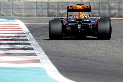 Photos - Les derniers tests des pneus Pirelli 2017
