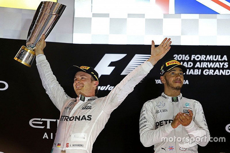 Podium : le vainqueur Lewis Hamilton, Mercedes AMG F1, et le deuxième, Nico Rosberg, Mercedes AMG F1