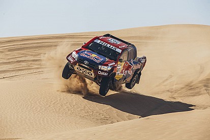 Két gyári csapattal vág neki a 2017-es Dakarnak a Toyota