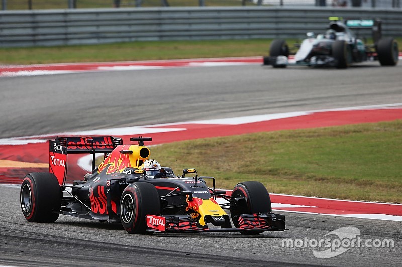Ricciardo: Jangan remehkan Mercedes di 2017
