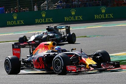 Ricciardo: "Mercedes? Non inganniamoci, saranno ancora il riferimento"