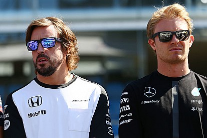 Ecclestone estime "possible" qu'Alonso remplace Rosberg
