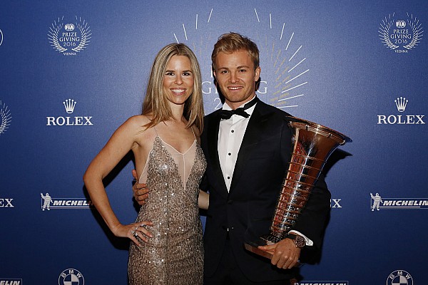 Rosberg diz que seguiria na F1 se não tivesse sido campeão