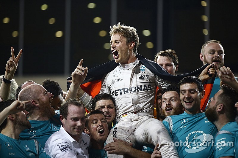 Lauda baalt van aanpak Rosberg: "Hij gaf ons geen tijd voor Plan B"