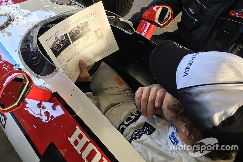 Alonso ante los aficionados de Honda: "Volveré el año que viene"
