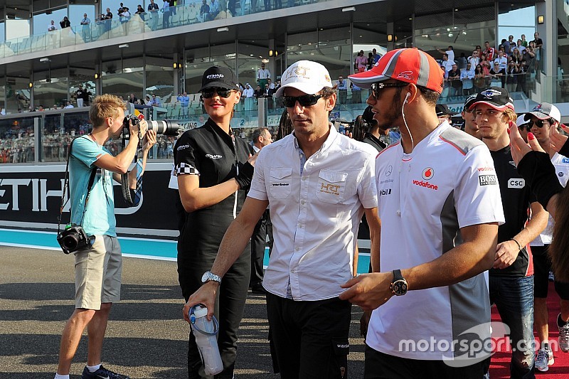 Lewis Hamilton, McLaren y Pedro De La Rosa, HRT Formula 1 Team en el desfile de pilotos