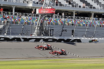 VÍDEO: Vettel e Raikkonen andam com Ferrari de F1 em Daytona