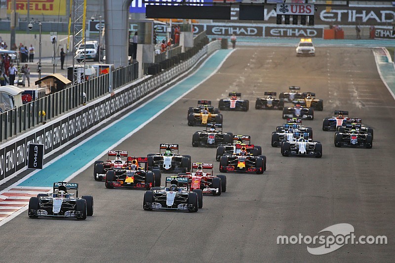 Lewis Hamilton, Mercedes AMG F1 W07 Hybrid leads at the start of the race