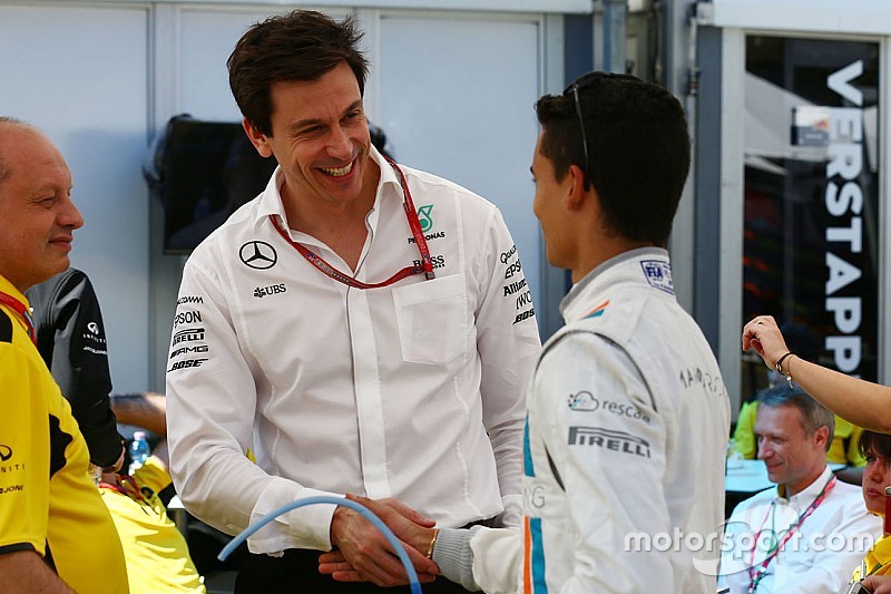 Wolff prêt à prendre une "décision courageuse" pour remplacer Rosberg