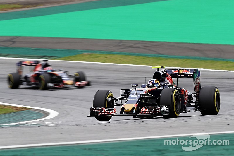 Carlos Sainz Jr, Scuderia Toro Rosso STR11 y Daniil Kvyat, Scuderia Toro Rosso STR11