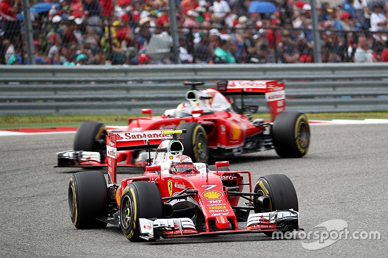 Pour Noël, habillez-vous aux couleurs de Ferrari avec Motorstore.com !