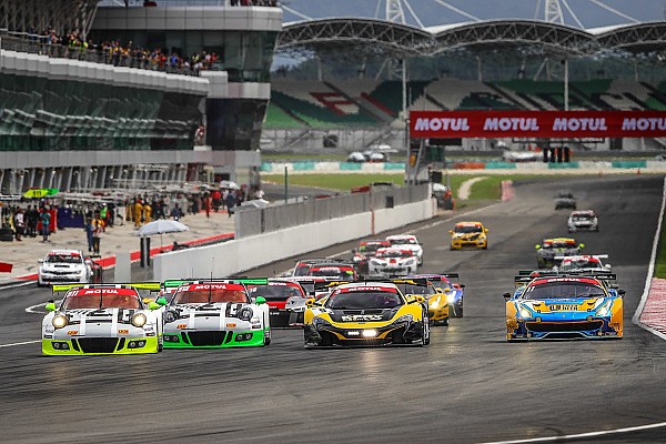 12 Ore di Sepang: le Audi di Frijns e Winkelhock al comando a metà gara