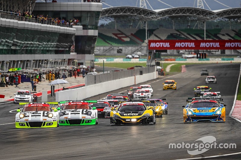 12 Ore di Sepang: le Audi di Frijns e Winkelhock al comando a metà gara