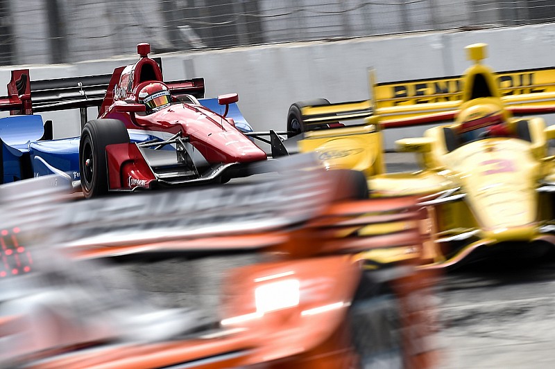 «Безумный русский». Чем запомнился сезон Алешина в IndyCar