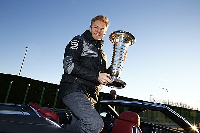 Mercedes terá substituto de Rosberg somente em 2017