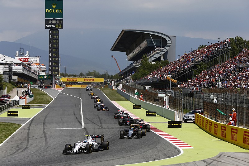 Valtteri Bottas, Williams FW38 y Sergio Pérez, Force India VJM09, Jenson Button, McLaren MP4-31