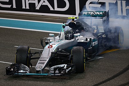 Video: selfie di Rosberg mentre guida per l'ultima volta la Mercedes!