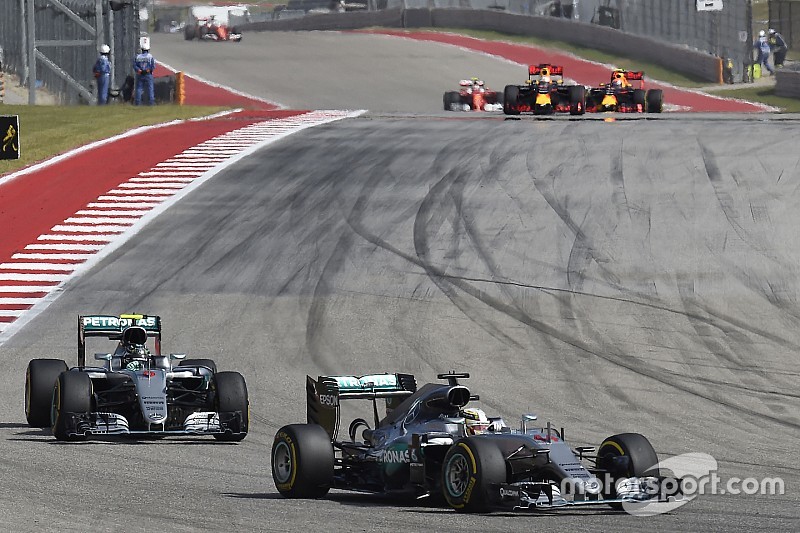 Lewis Hamilton, Mercedes AMG F1 W07 Hybrid, Nico Rosberg, Mercedes AMG F1 W07 Hybrid