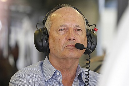 Ecclestone lamenta saída de Dennis: "sempre dei apoio a Ron"