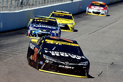 Mesmo sem título, Truex Jr. recebe prêmio