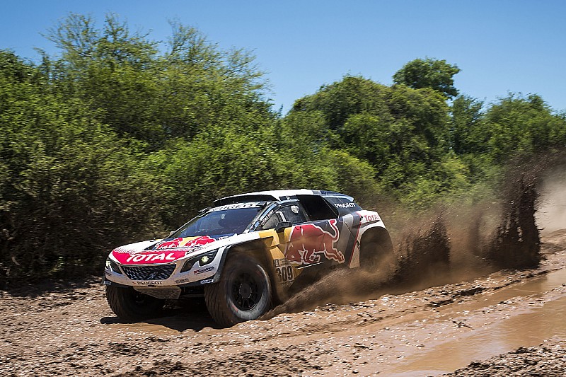 Autos: Ataque de Loeb por la cima del Dakar