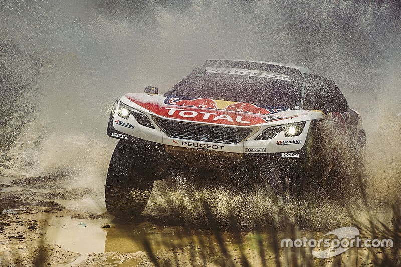 Coches: Loeb en cabeza, Sainz tercero