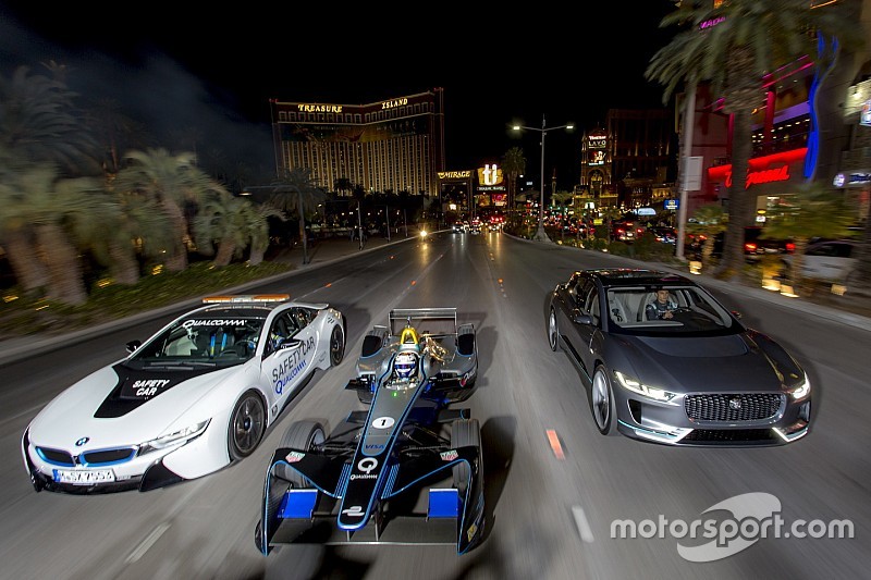Video, una Formula E in notturna sulla Strip di Las Vegas!