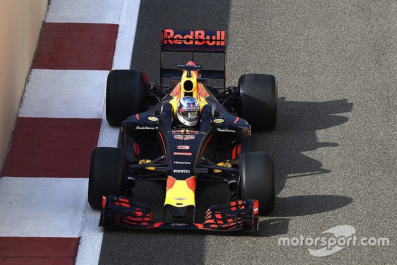 Daniel Ricciardo, Red Bull Racing testing the new 2017 Pirelli tyres