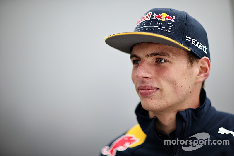 Un vuelo en clase turista demostró a Red Bull la humildad de Verstappen