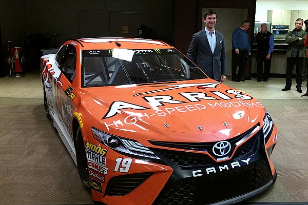 Daniel Suárez oficializa su llegada a la máxima división de NASCAR
