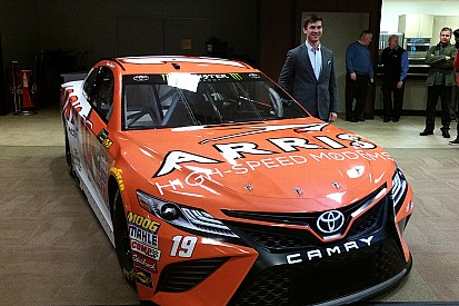 Daniel Suárez oficializa su llegada a la máxima división de NASCAR
