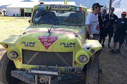 Un coche de los 60s que acaricia la meta del Dakar