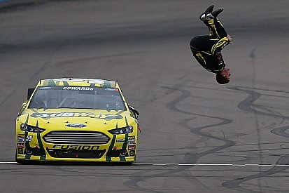 Человек-сальто. Из NASCAR ушел Карл Эдвардс