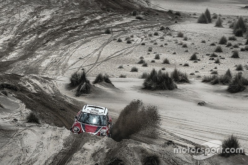 Dakar: Hirvonen pronto a ripartire dopo un incidente con un camion