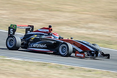 Pedro Piquet busca primeiros lugares da Toyota Racing Series