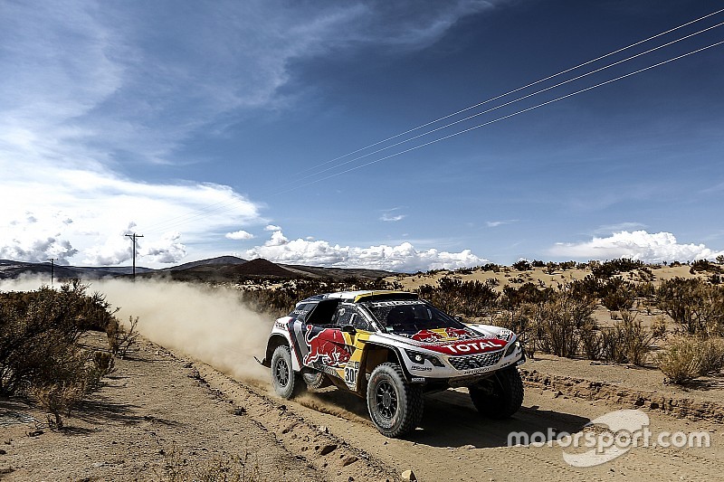 Peterhansel aguanta a Loeb en su terreno y acaricia su 13º Dakar