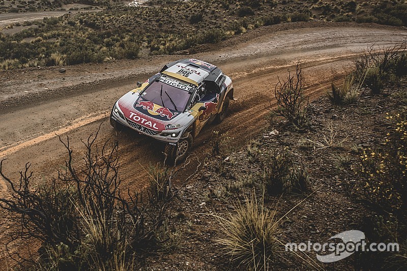 Dakar, Peterhansel: "Favoriti dalla foratura di Loeb, ma è lotta vera"