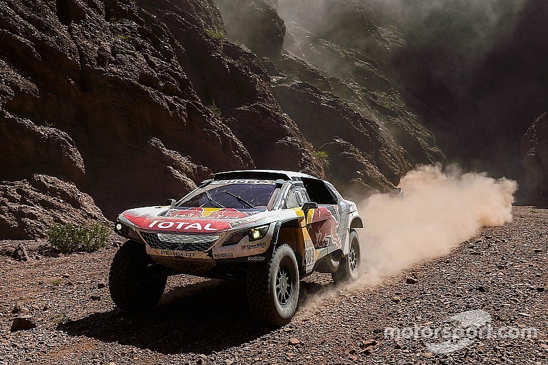 Loeb trekt lessen uit verliezen Dakar-zege aan Peterhansel